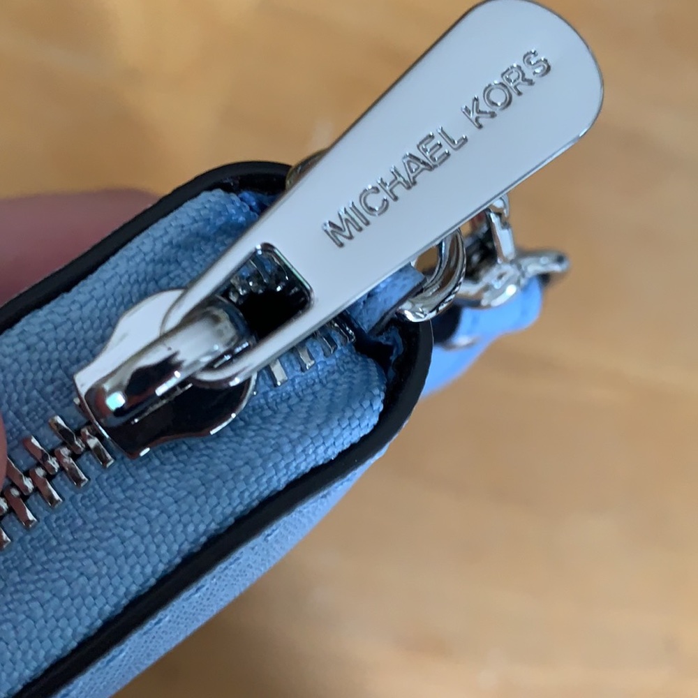 Michael Kors wristlet - Picture 3 of 4